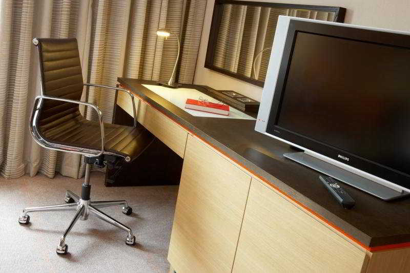 Best Western Plus The Quays Hotel Шефилд Экстерьер фото